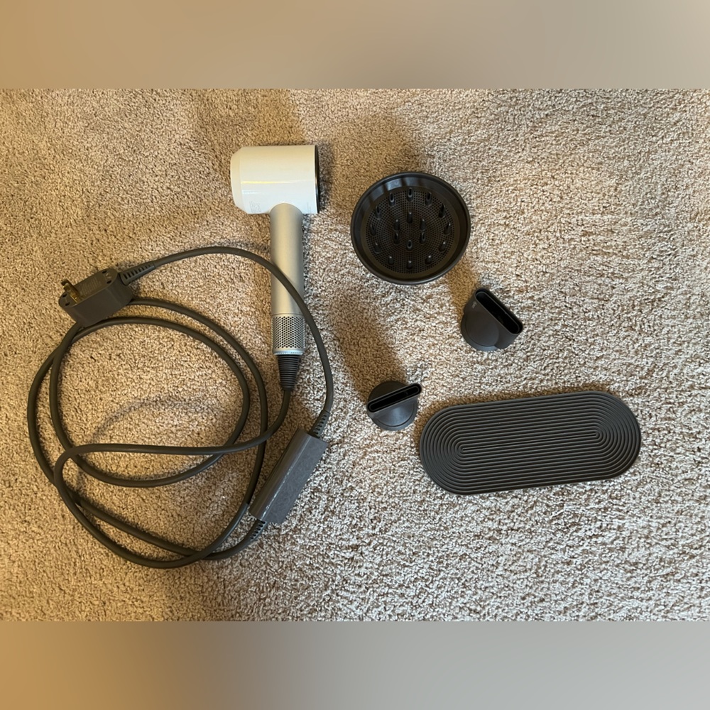 Dyson supersonic hair dryer
